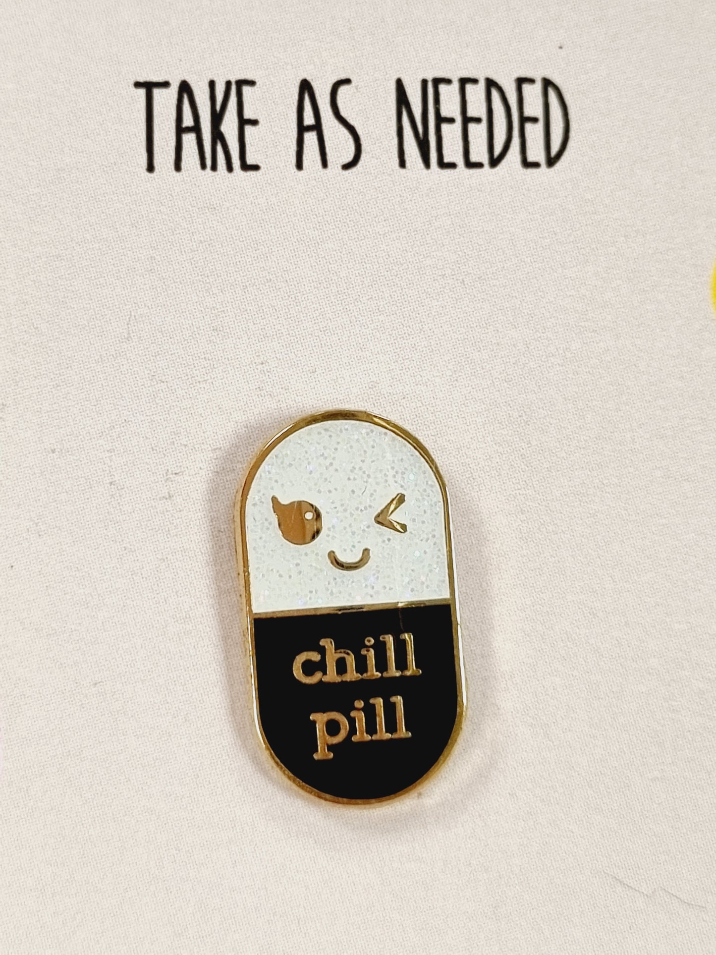 Emalipinssi Chill Pill, musta