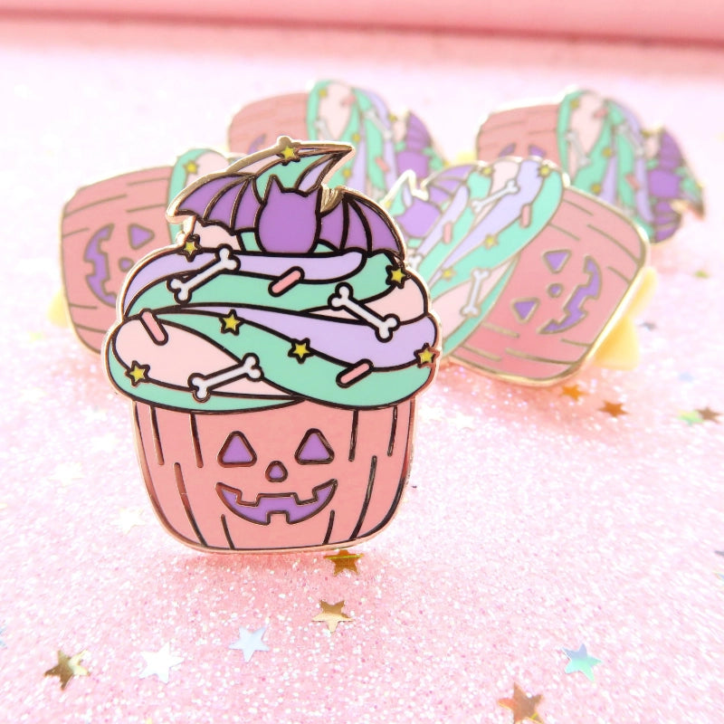 Emalipinssi Pastel Halloween Cupcake