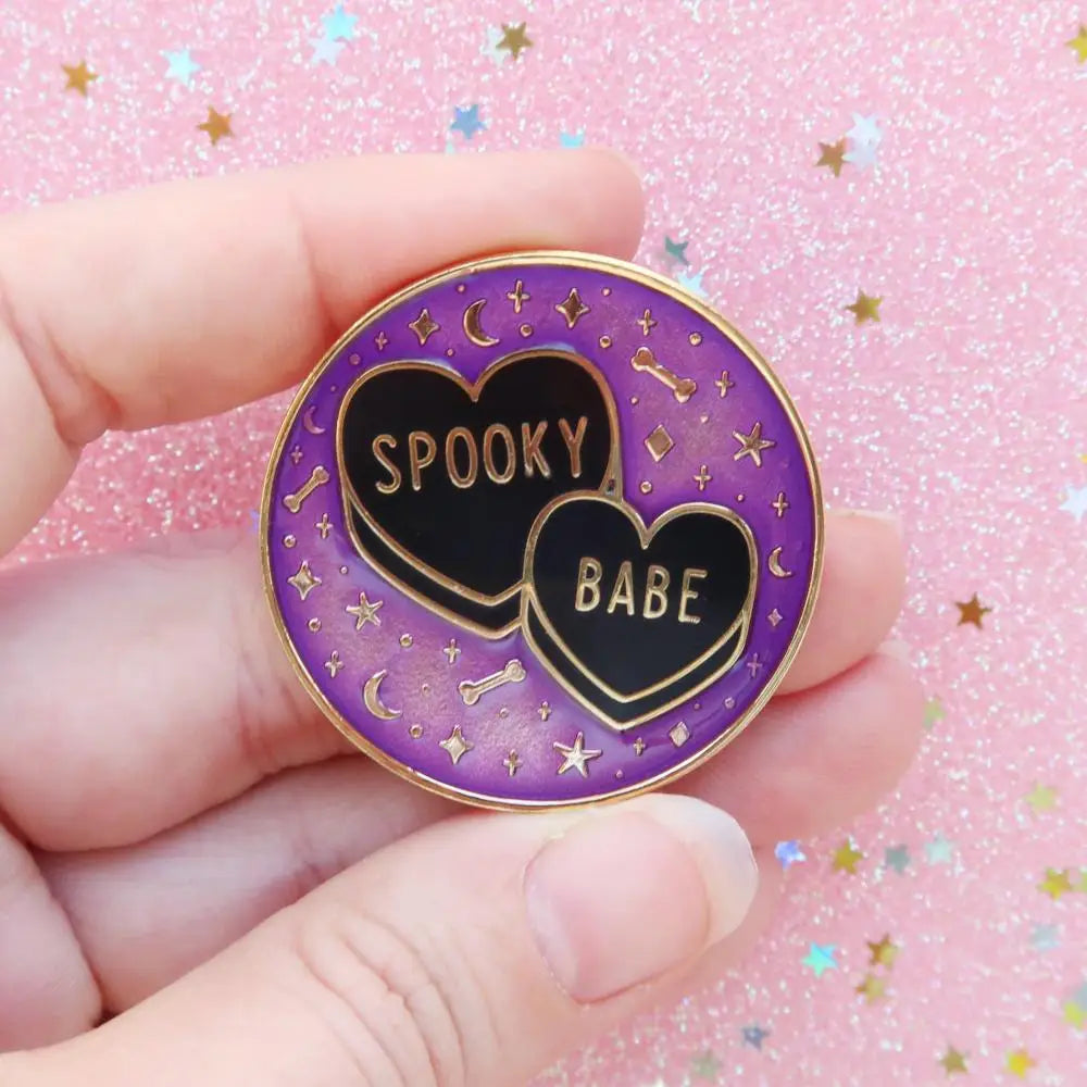 Emalipinssi Spooky Babe, musta
