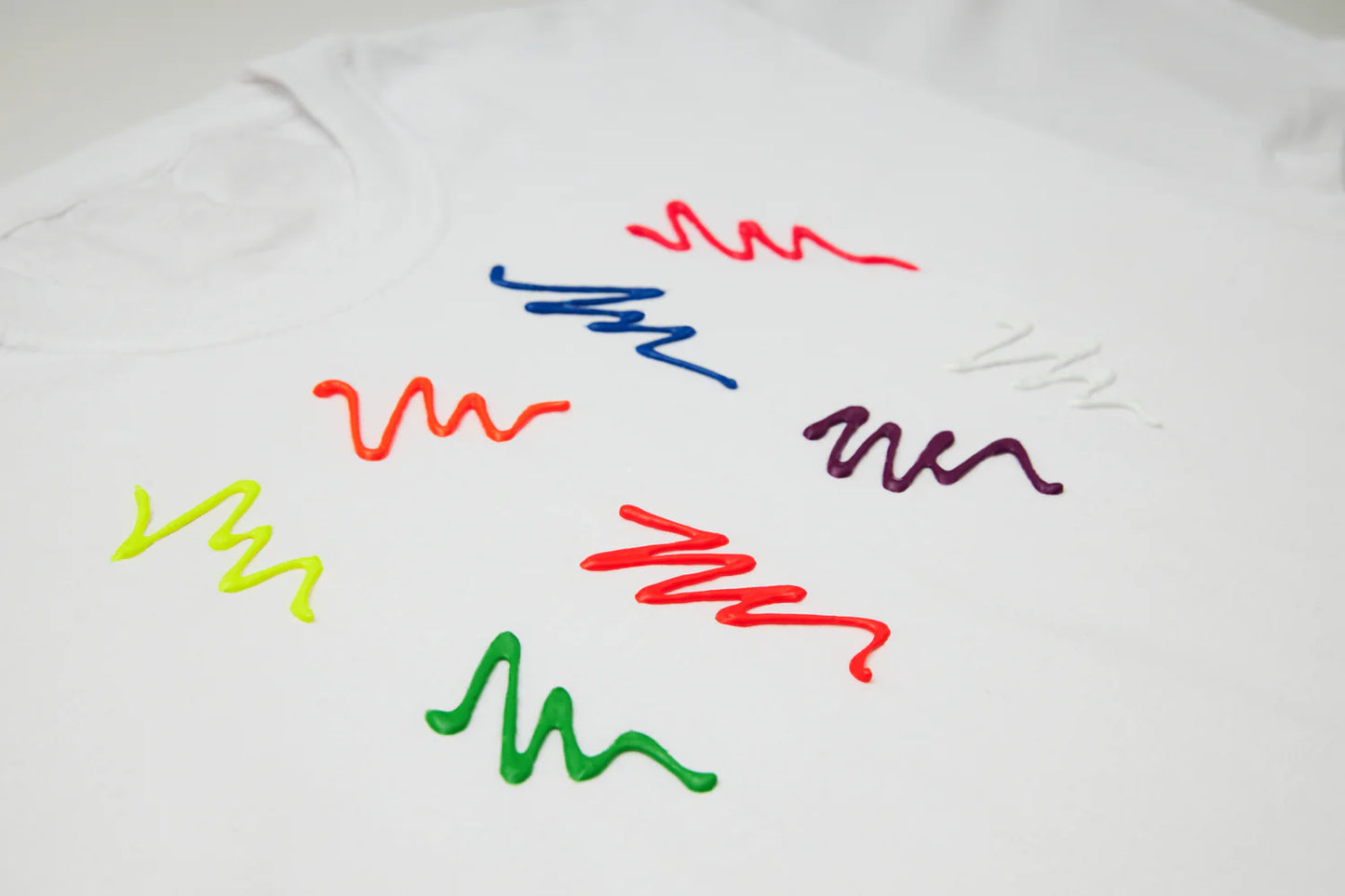 MoonGlow pimeässä hohtava 3D kangasmaali, vaalea koralli (glow in the dark & UV)