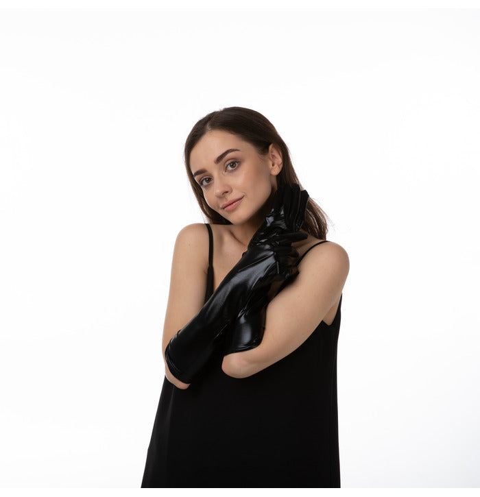 Pitkävartiset käsineet, wetlook