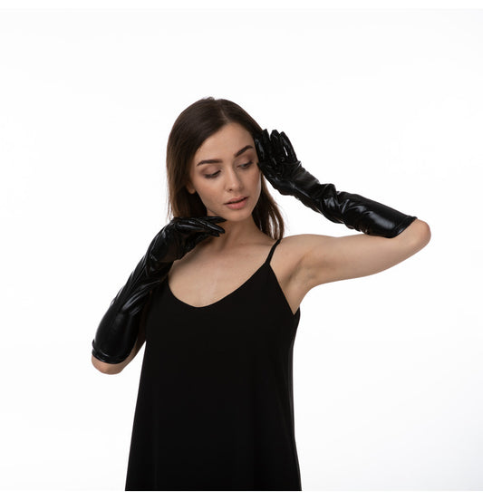 Pitkävartiset käsineet, wetlook
