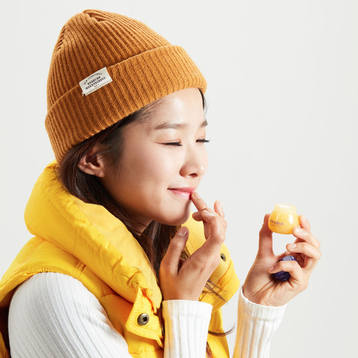 FRUDIA Blueberry Hydrating Honey Lip Balm (kosteuttava huulivoide purkissa)