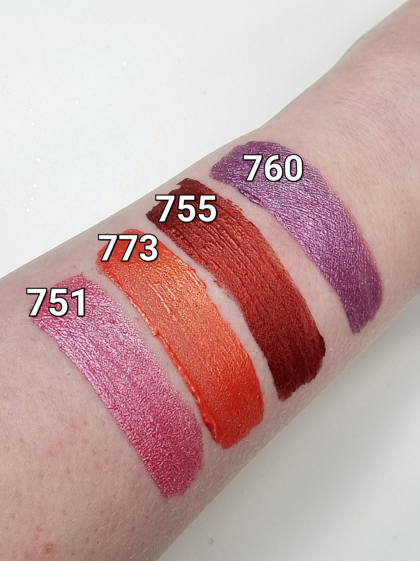 GRIMAS Liquid Make-up Pearl 755 tummanpunainen