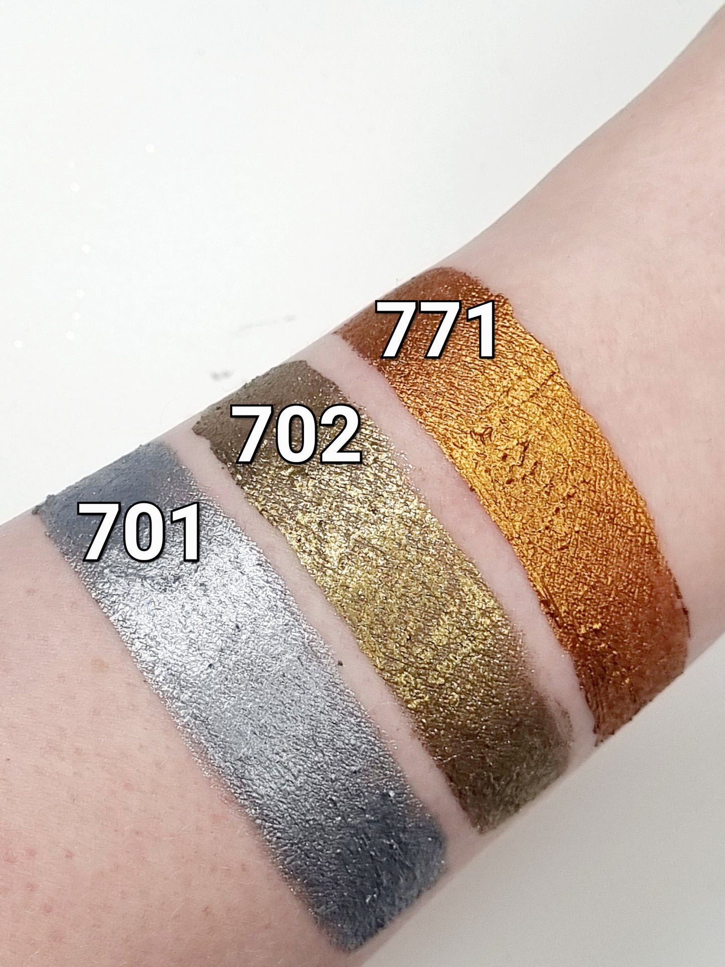 GRIMAS Liquid Make-up Pearl 702 kulta, 20ml