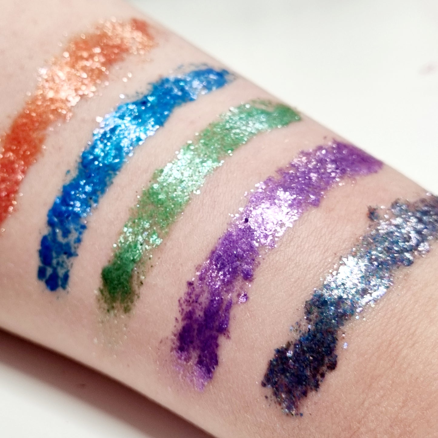 GRIMAS Crystal Flakes (biohajoava glitterhiutale) 781 Holographic Oilslick