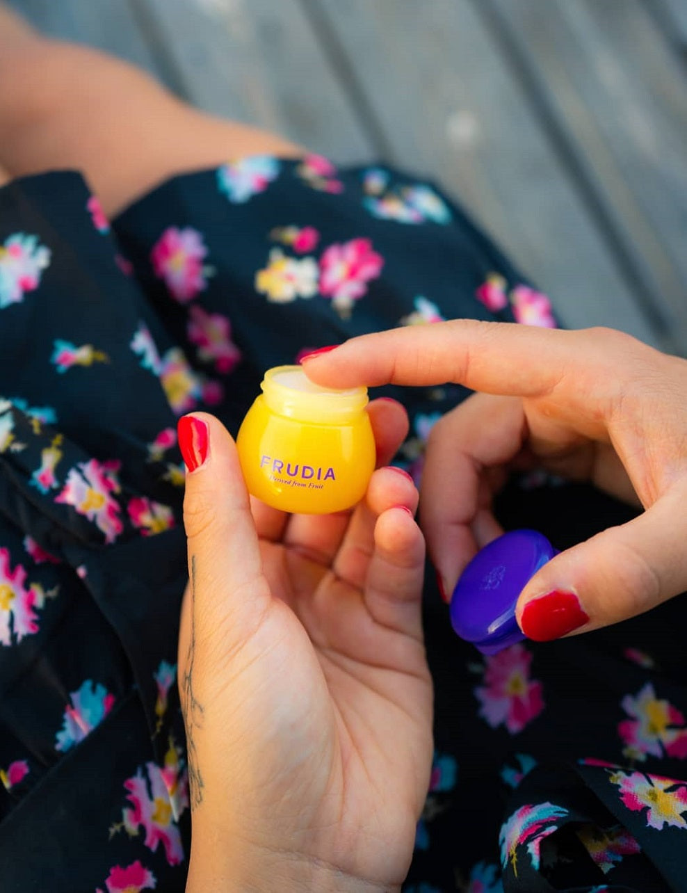 FRUDIA Blueberry Hydrating Honey Lip Balm (kosteuttava huulivoide purkissa)