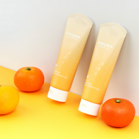 FRUDIA Citrus Brightening Micro Cleansing Foam (puhdistusvaahto nuutuneelle iholle)