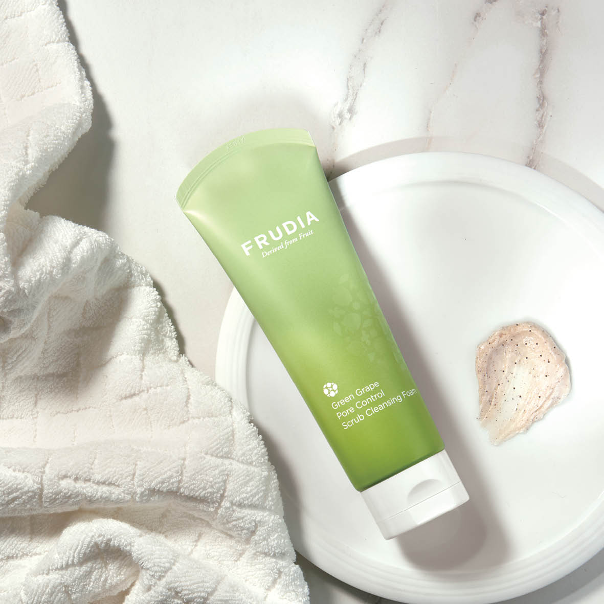 FRUDIA Green Grape Pore Control Scrub Cleansing Foam (puhdistusvaahto epäpuhtaalle iholle)