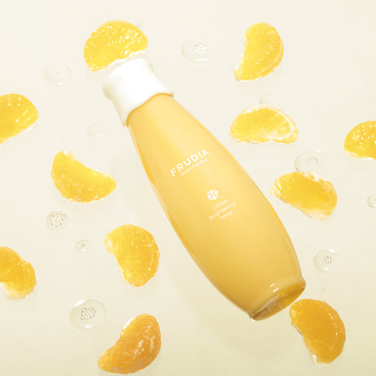 FRUDIA Citrus Brightening Toner (kasvovesi nuutuneelle iholle)