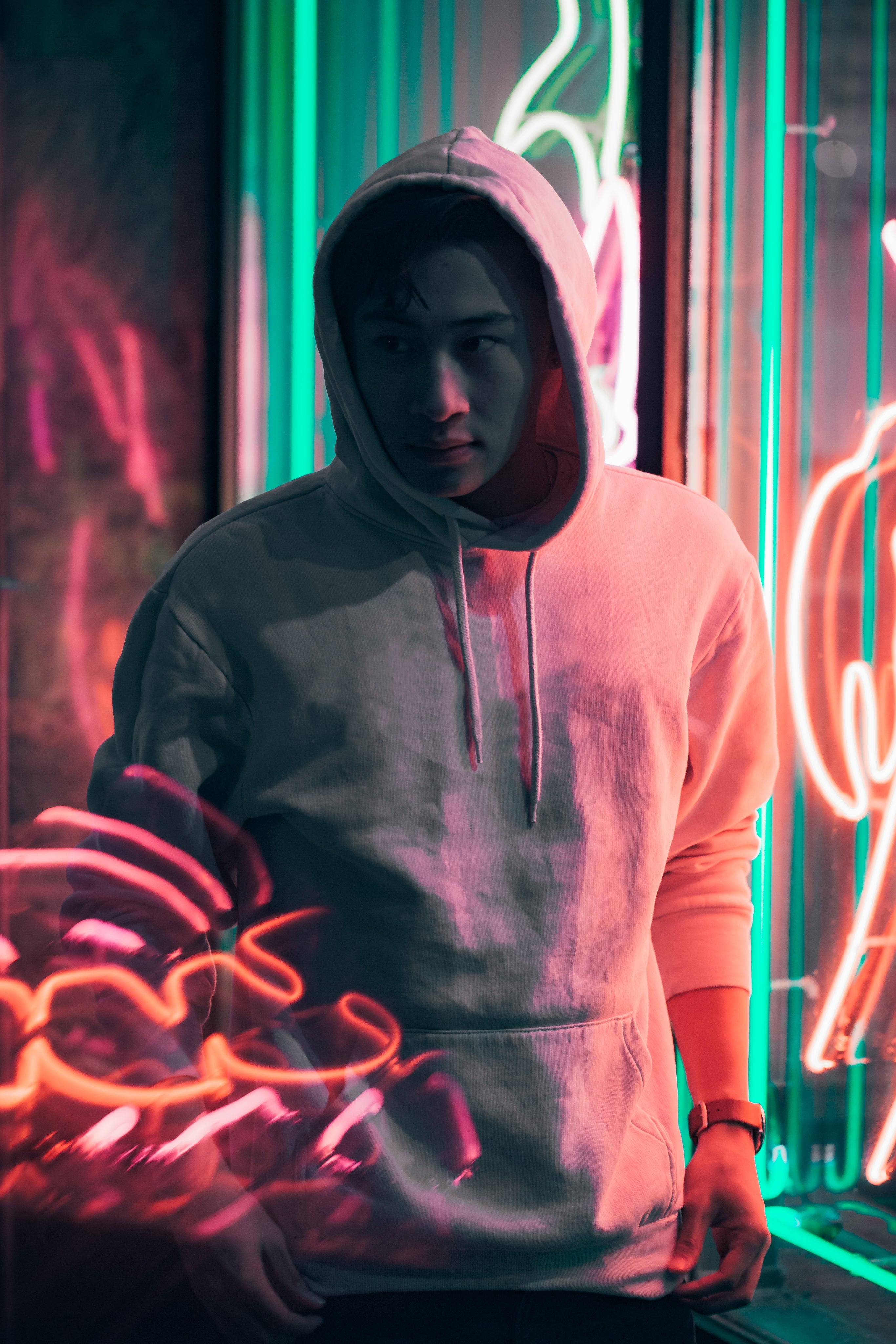 NEON! Uv-reaktiiviset vaatteet, asusteet ja meikit