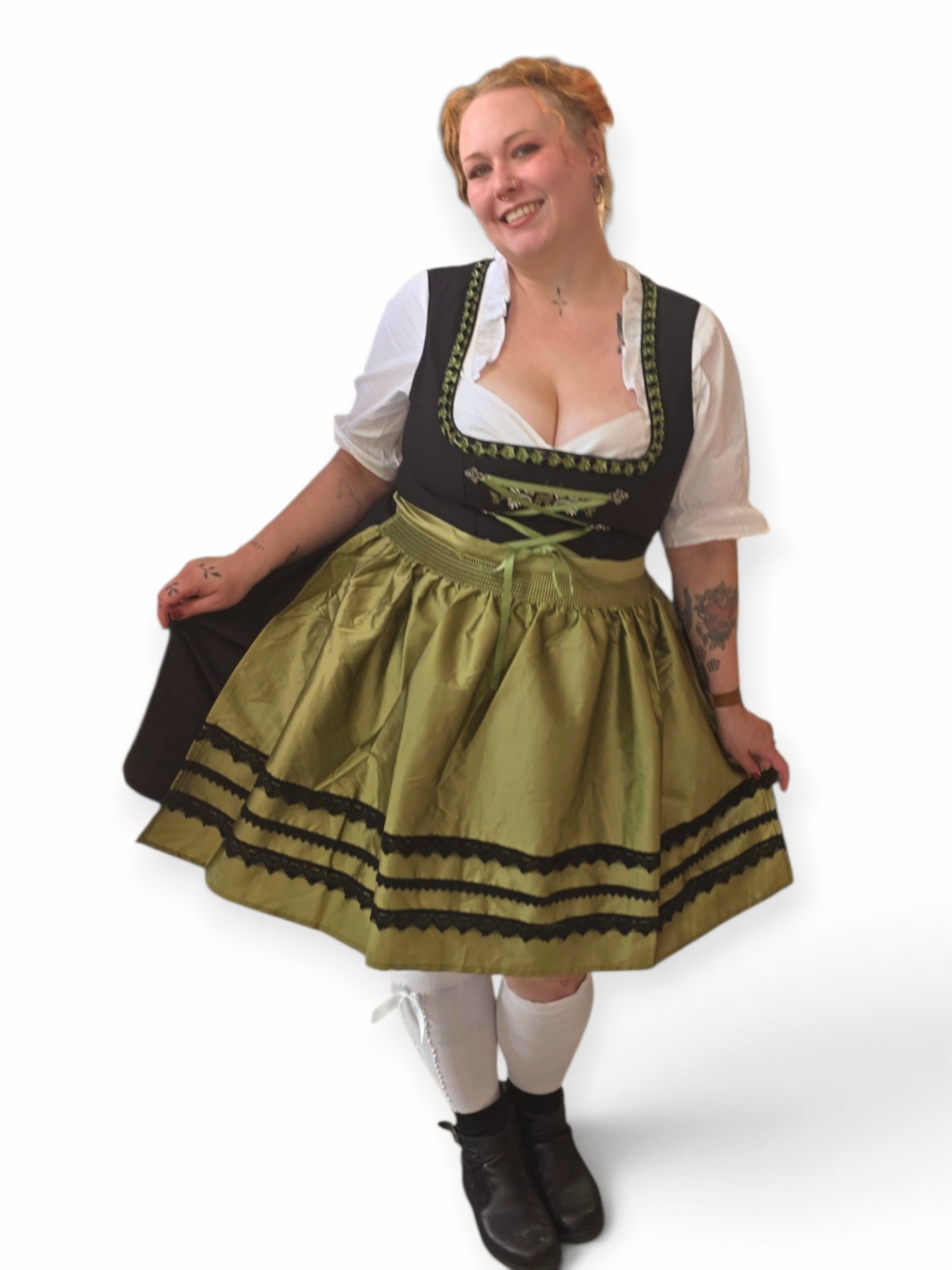 Aito Dirndl -asu Olivia (mekko, paita ja essu)