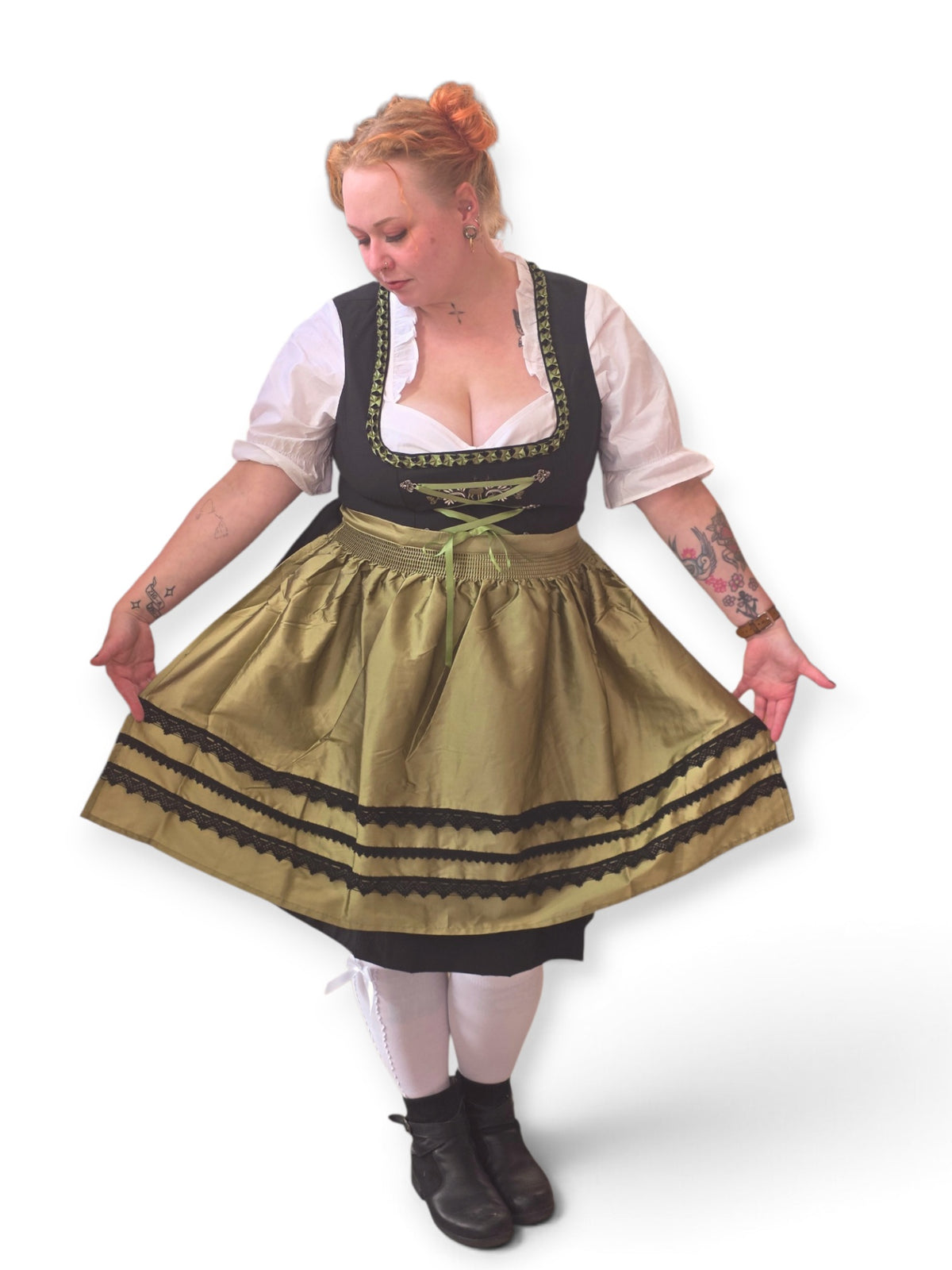 Aito Dirndl -asu Olivia (mekko, paita ja essu)