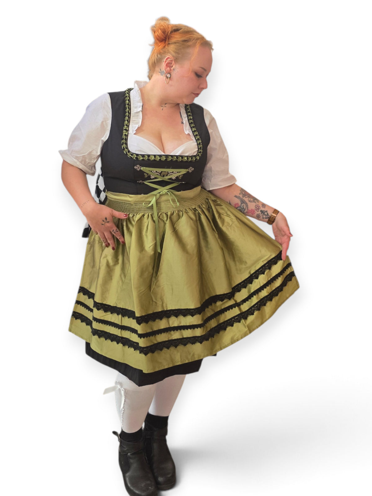 Aito Dirndl -asu Olivia (mekko, paita ja essu)