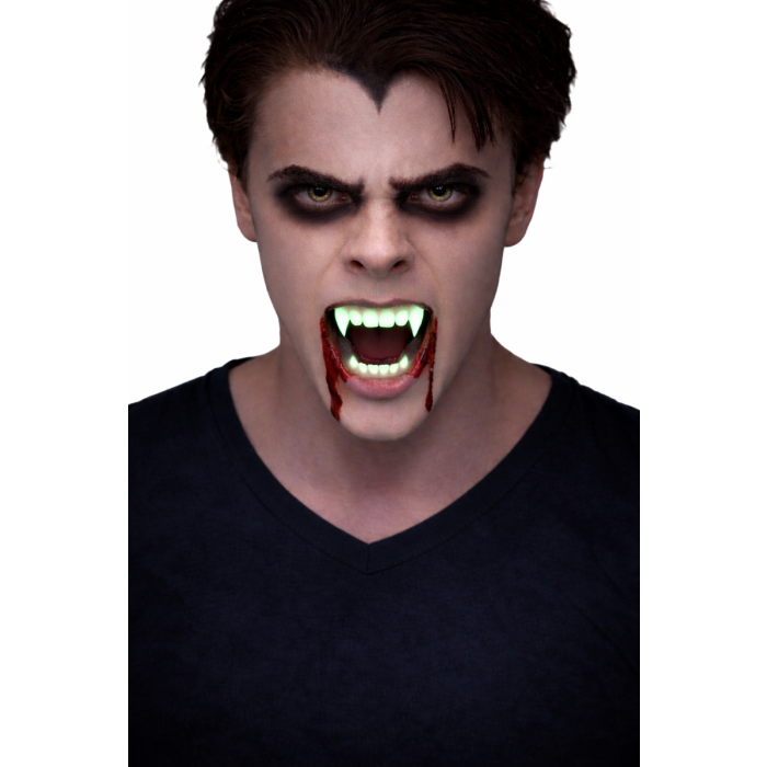 Vampyyrin hampaat, pimeässä hohtavat