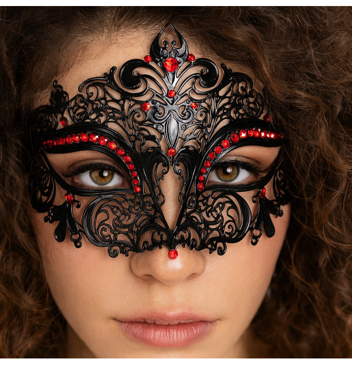 Metallinen pitsisilmikko strasseilla, musta + punainen