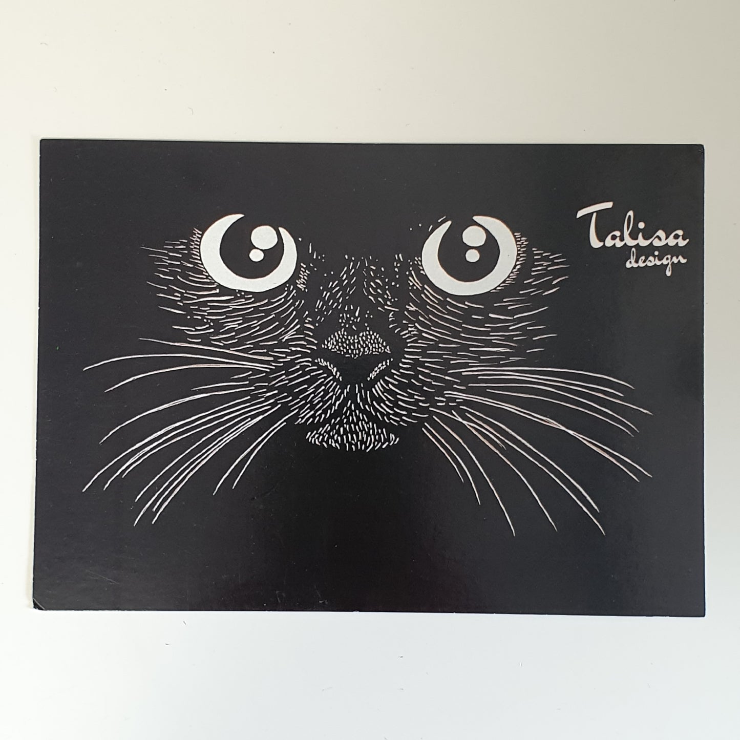Talisa Design postikortti Kasvot pimeässä