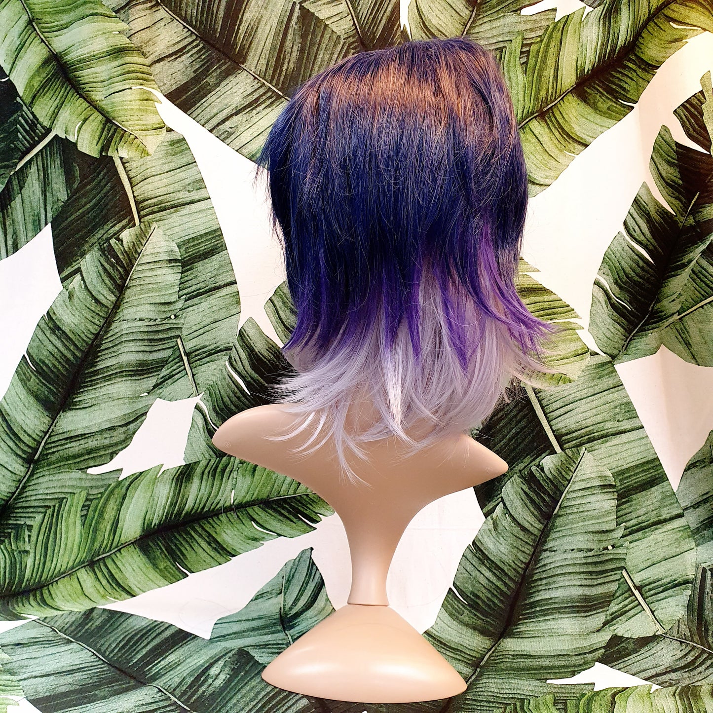 Vesipestävä peruukki, violetti-harmaa
