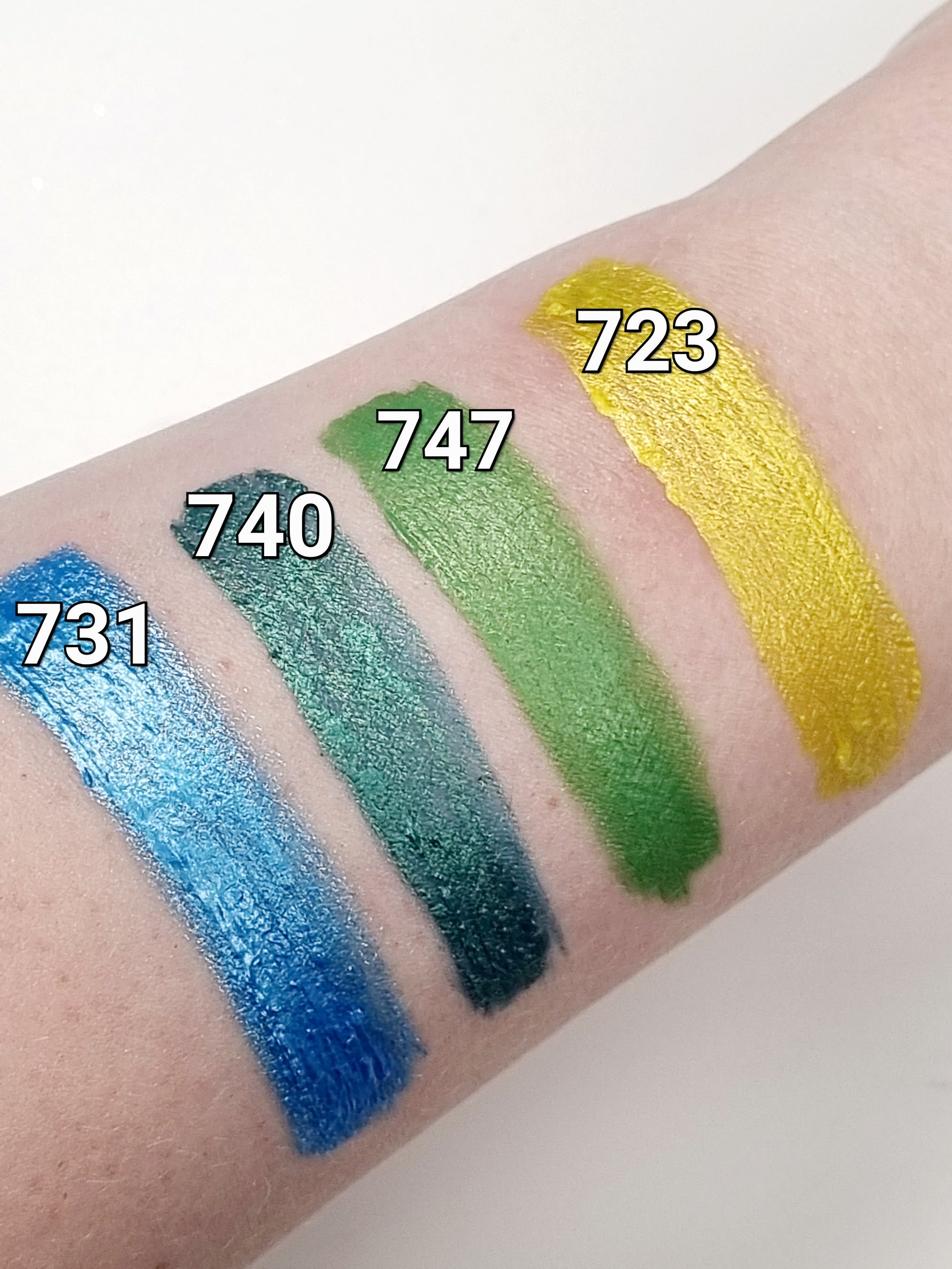 GRIMAS Liquid Make-up Pearl 747 limenvihreä